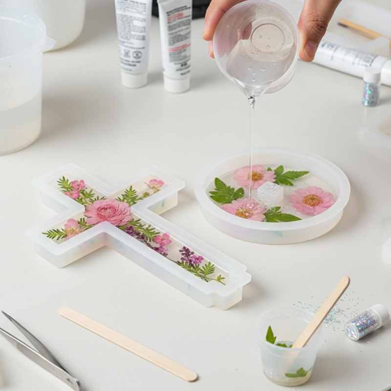 Twee siliconenvormen met een b - Candle Making Class recensie en prijs